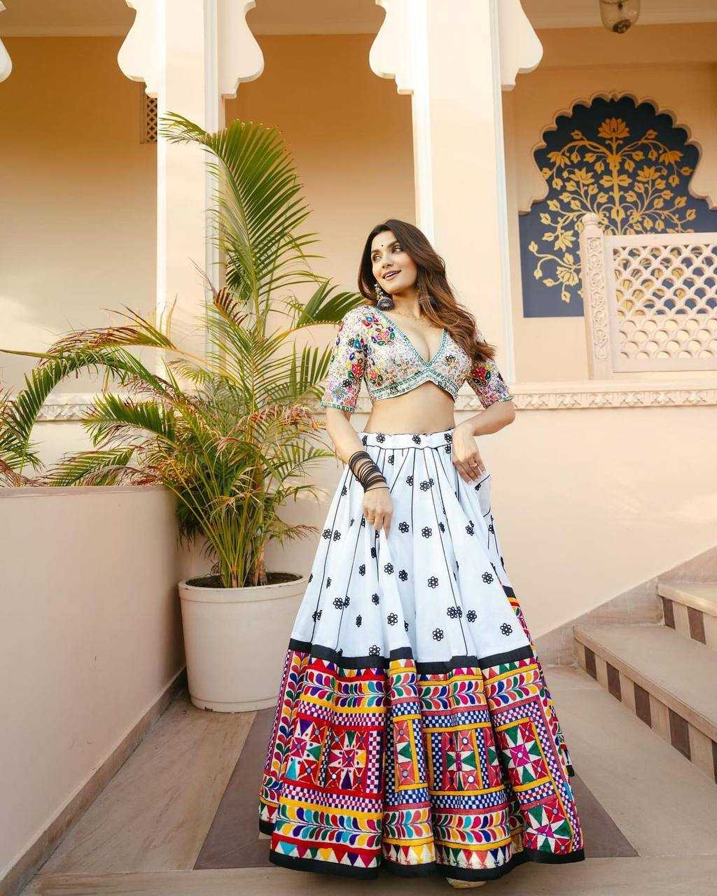 YNF CHINON KESH163 22 LEHENGAS WHOLESALE TRADITIONAL PRINTED NAVRATRI CHANIYA CHOLI LEHENGAS MANUFACTURER