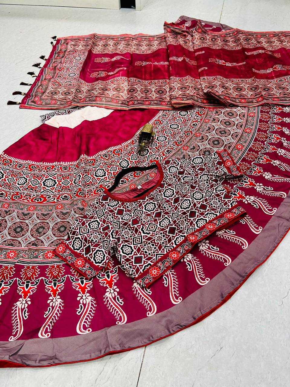 YNF COTTON KESH211 LDY65 LEHENGAS WHOLESALE TRADITONAL PRINTED FANCY LEHENGAS MANUFACTURER