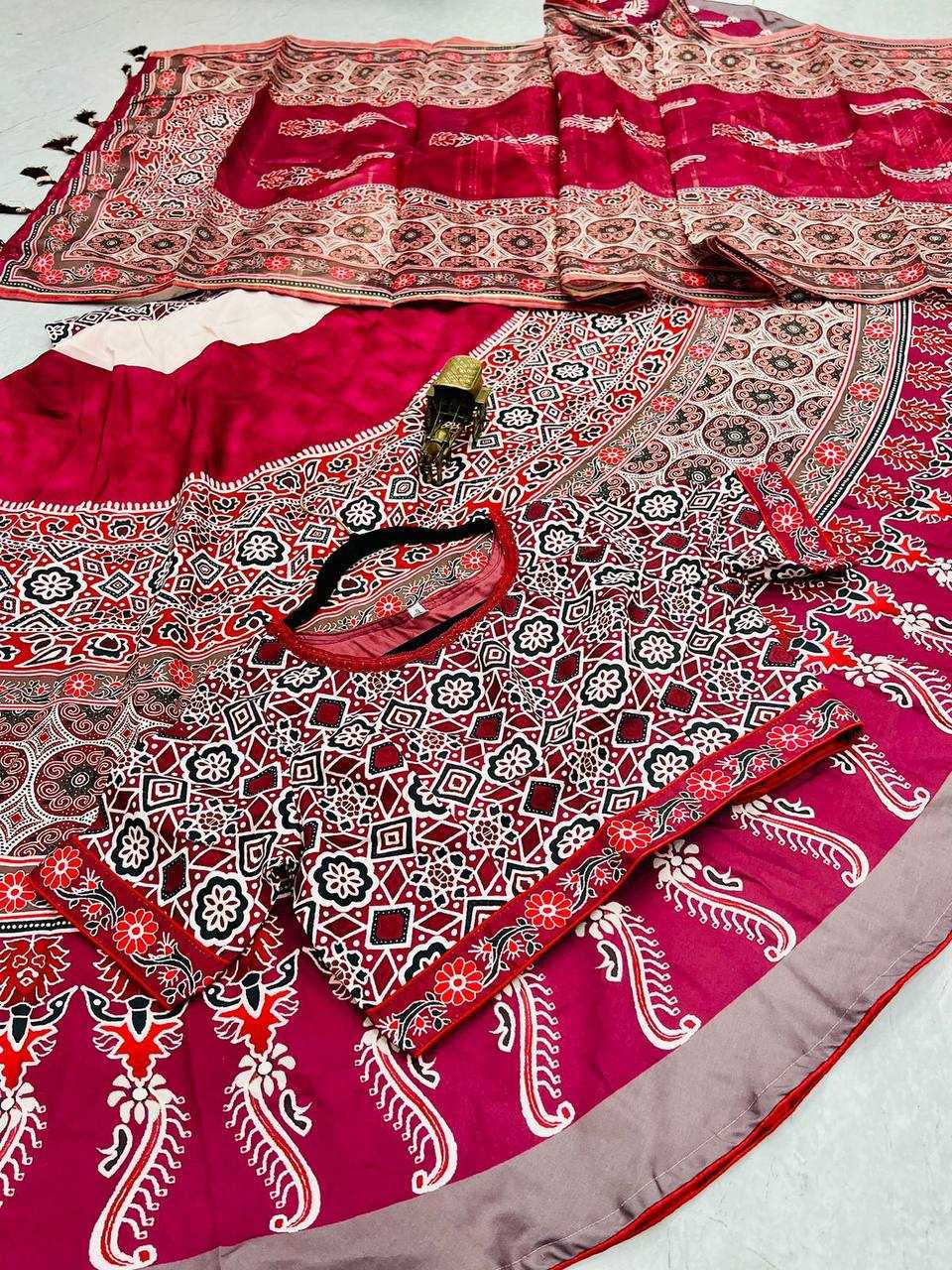 YNF COTTON KESH211 LDY65 LEHENGAS WHOLESALE TRADITONAL PRINTED FANCY LEHENGAS MANUFACTURER