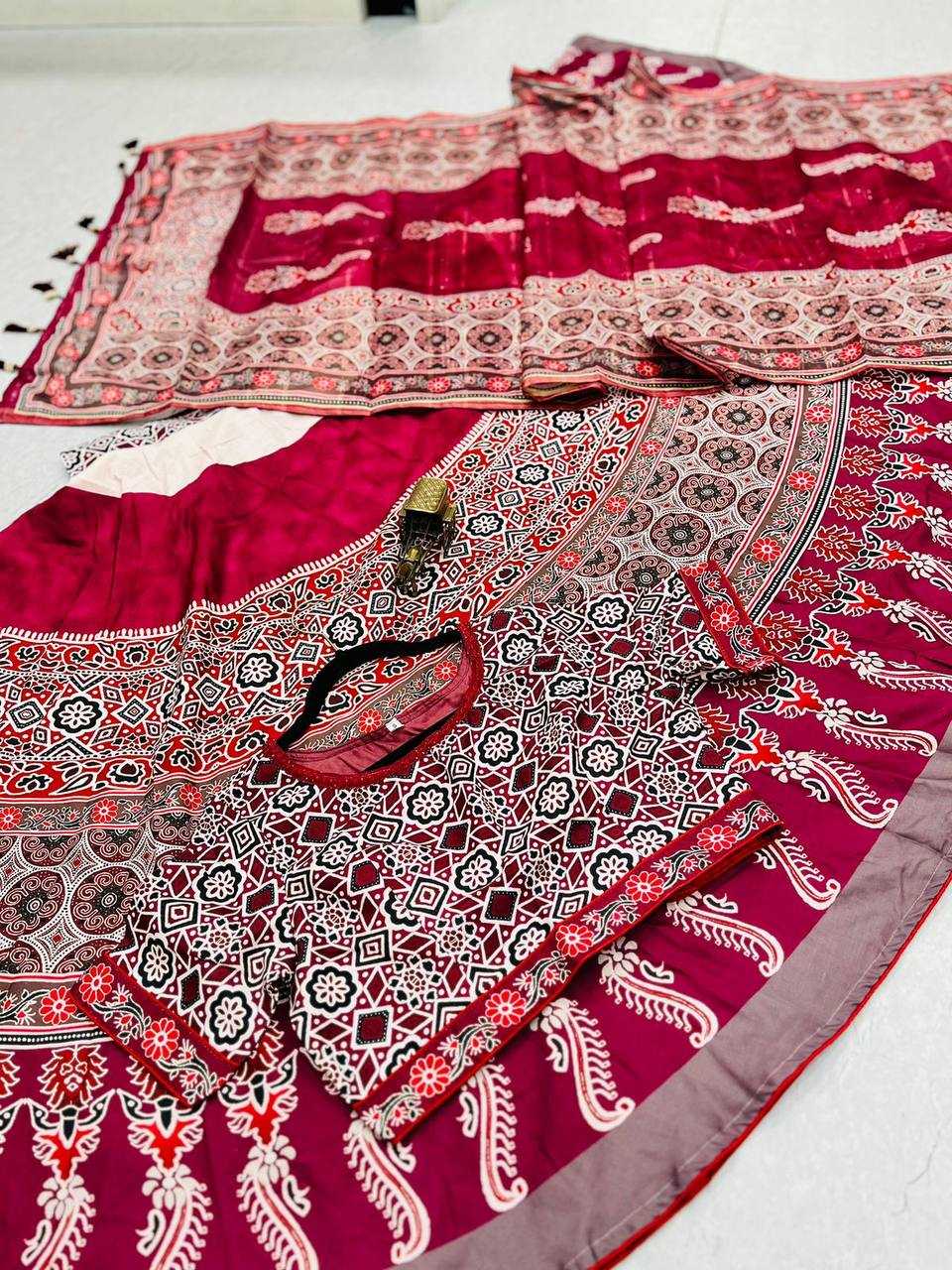 YNF COTTON KESH211 LDY65 LEHENGAS WHOLESALE TRADITONAL PRINTED FANCY LEHENGAS MANUFACTURER