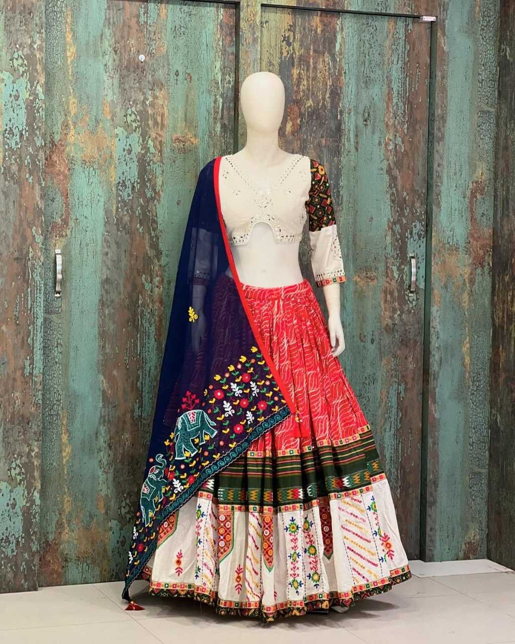 YNF MUSLIN COTTON RIN190 204 LEHENGAS WHOLESALE  NAVRATRI CHANIYA CHOLI LEHENGAS MANUFACTURER