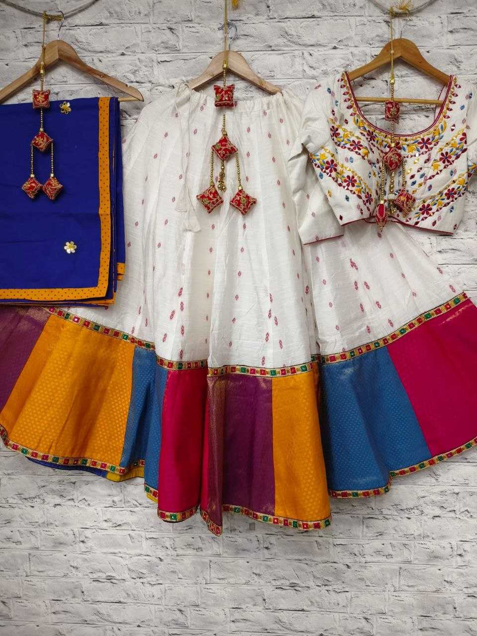 YNF SILK KESH179 AHB57 LEHENGAS WHOLESALE TRADITIONAL SILK WHITE LEHENGAS MANUFACTURER