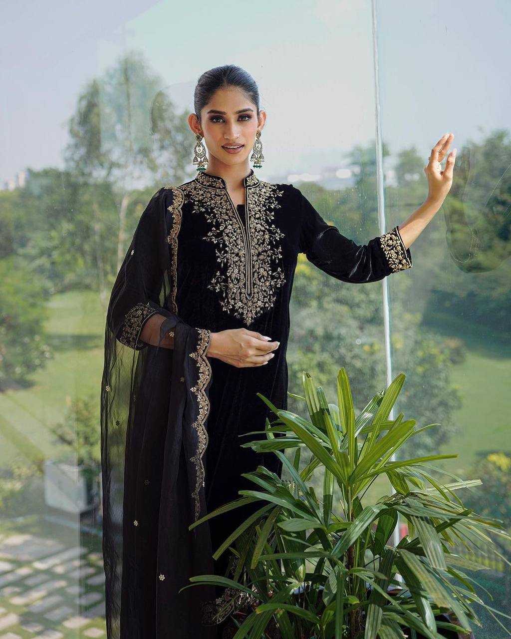 YNF VELVET KESH124 778 SUITS & DRESSES ISLAMIC CLOTHING WHOLESALE PAKISTANI VELVET EMBROIDERY LADIES SILK LADIES PARTY WEAR SUITS  MANUFACTURER