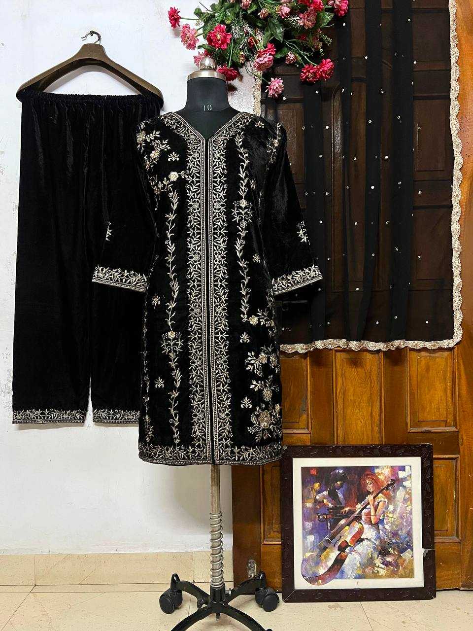 YNF VELVET KESH149 1316 SUITS & DRESSES ISLAMIC CLOTHING WHOLESALE PAKISTANI VELVET EMBROIDERY PALAZZO LADIES SILK SUIT MANUFACTURER