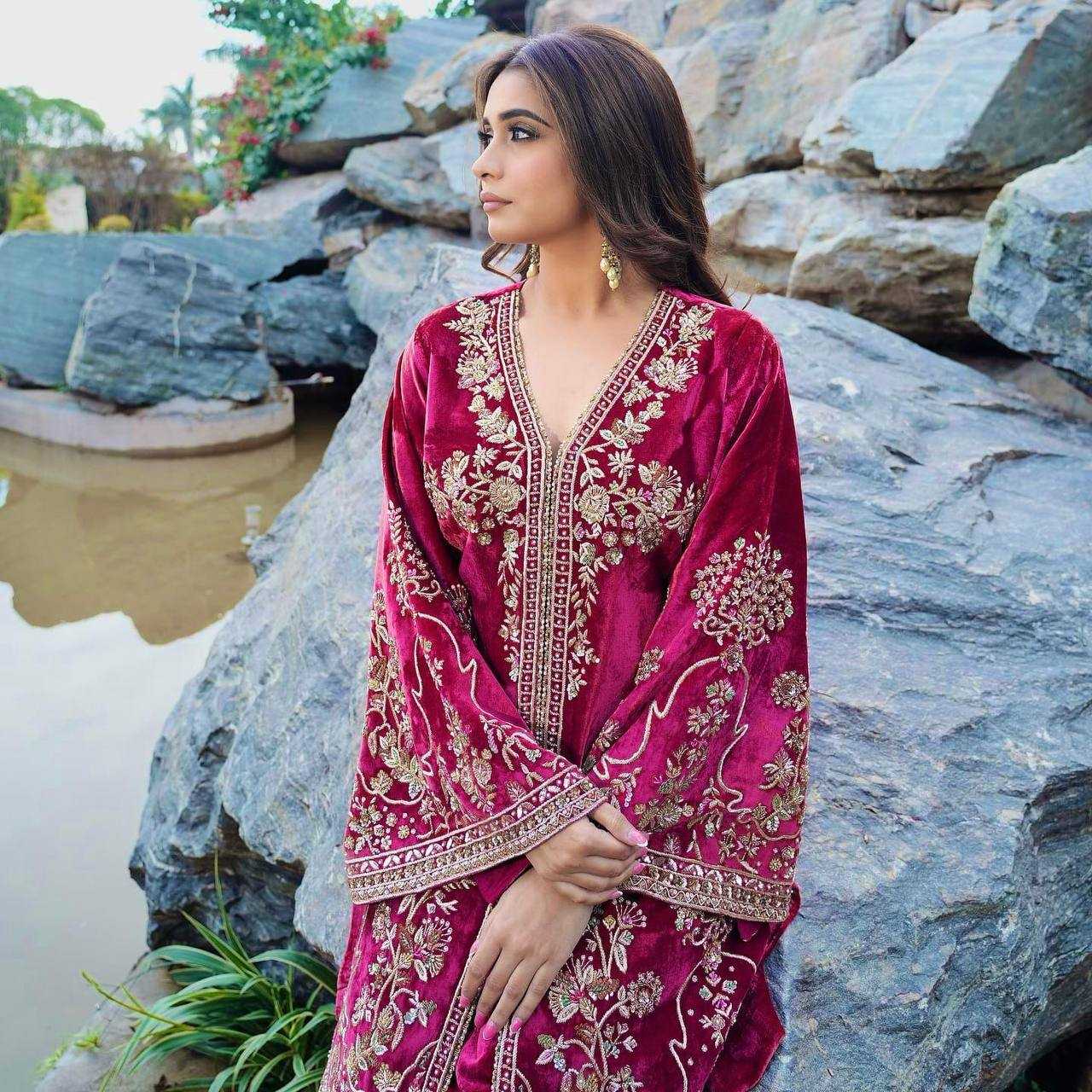 YNF VELVET KESH149 1322 SUITS & DRESSES WHOLESALE VELVET EMBROIDERY LADIES PINK SALWAE SUITS MANUFACTURE