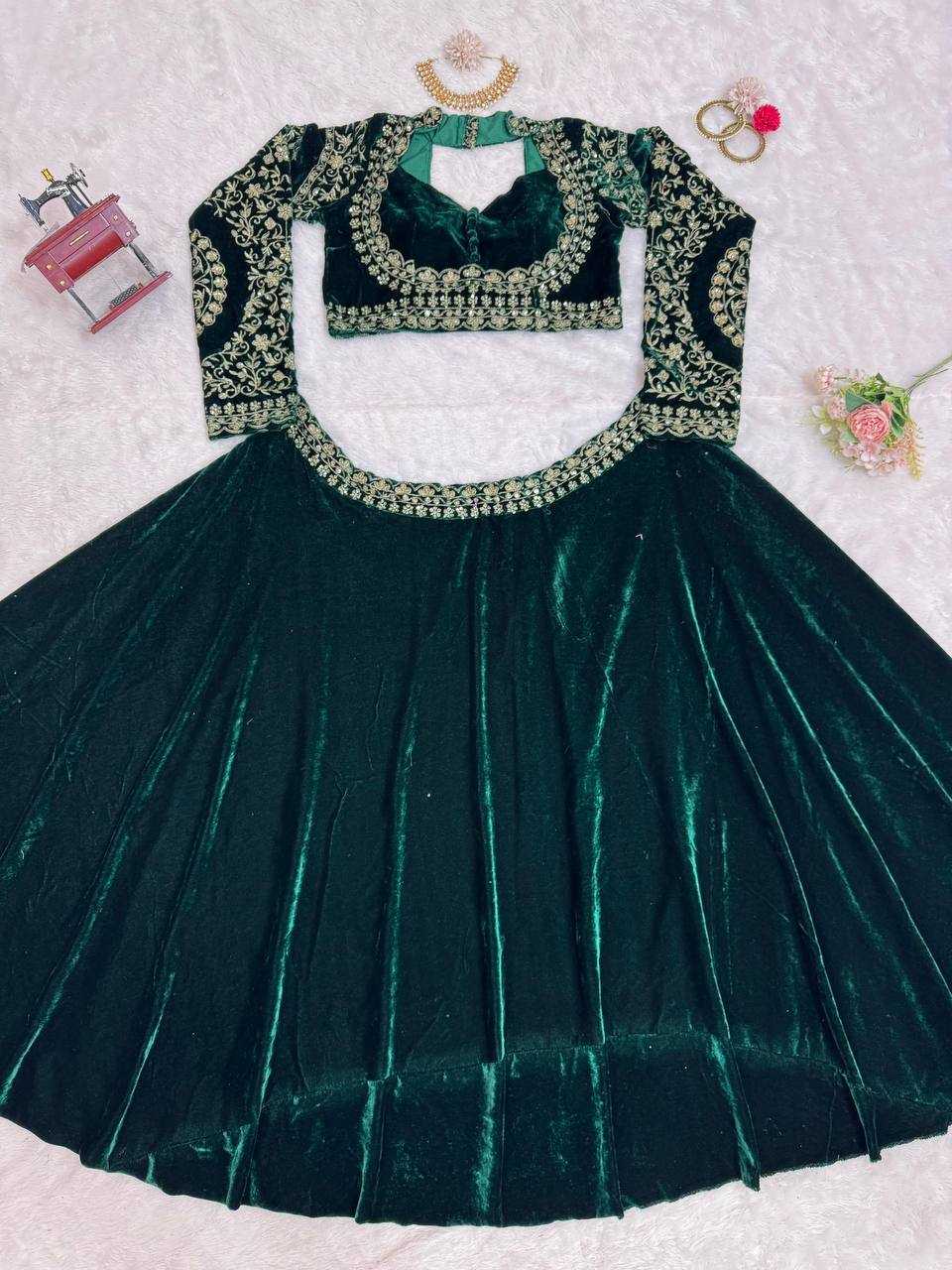 YNF VELVET RIN162 302 LEHENGAS WHOLESALE GREEN SEQUINS VELVET LEHENGAS MANUFACTURER