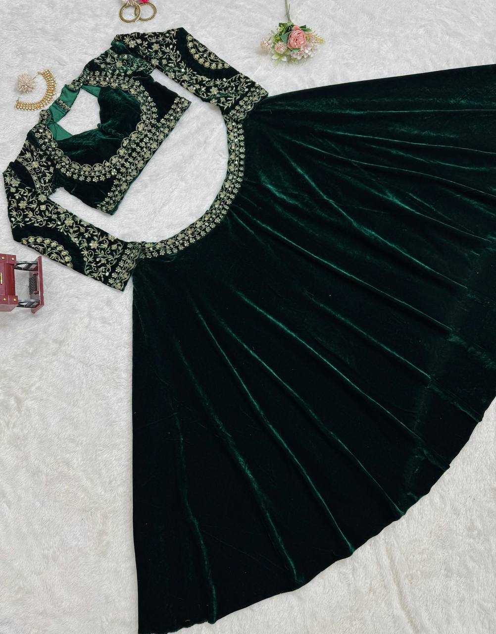 YNF VELVET RIN162 302 LEHENGAS WHOLESALE GREEN SEQUINS VELVET LEHENGAS MANUFACTURER