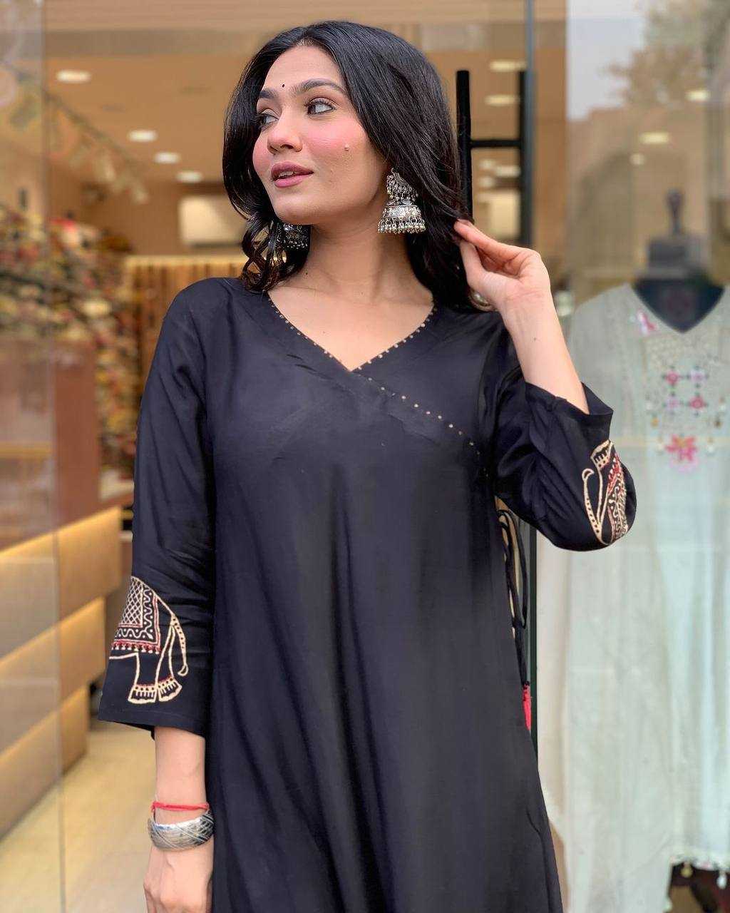 YNF MUSLIN KESH211 LDY115 KURTIS WHOLESALE FESTIVE LONG KURTI WITH BOTTOM BLACK KURTIS MANUFACTURER