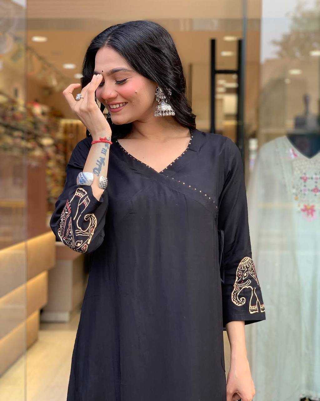 YNF MUSLIN KESH211 LDY115 KURTIS WHOLESALE FESTIVE LONG KURTI WITH BOTTOM BLACK KURTIS MANUFACTURER