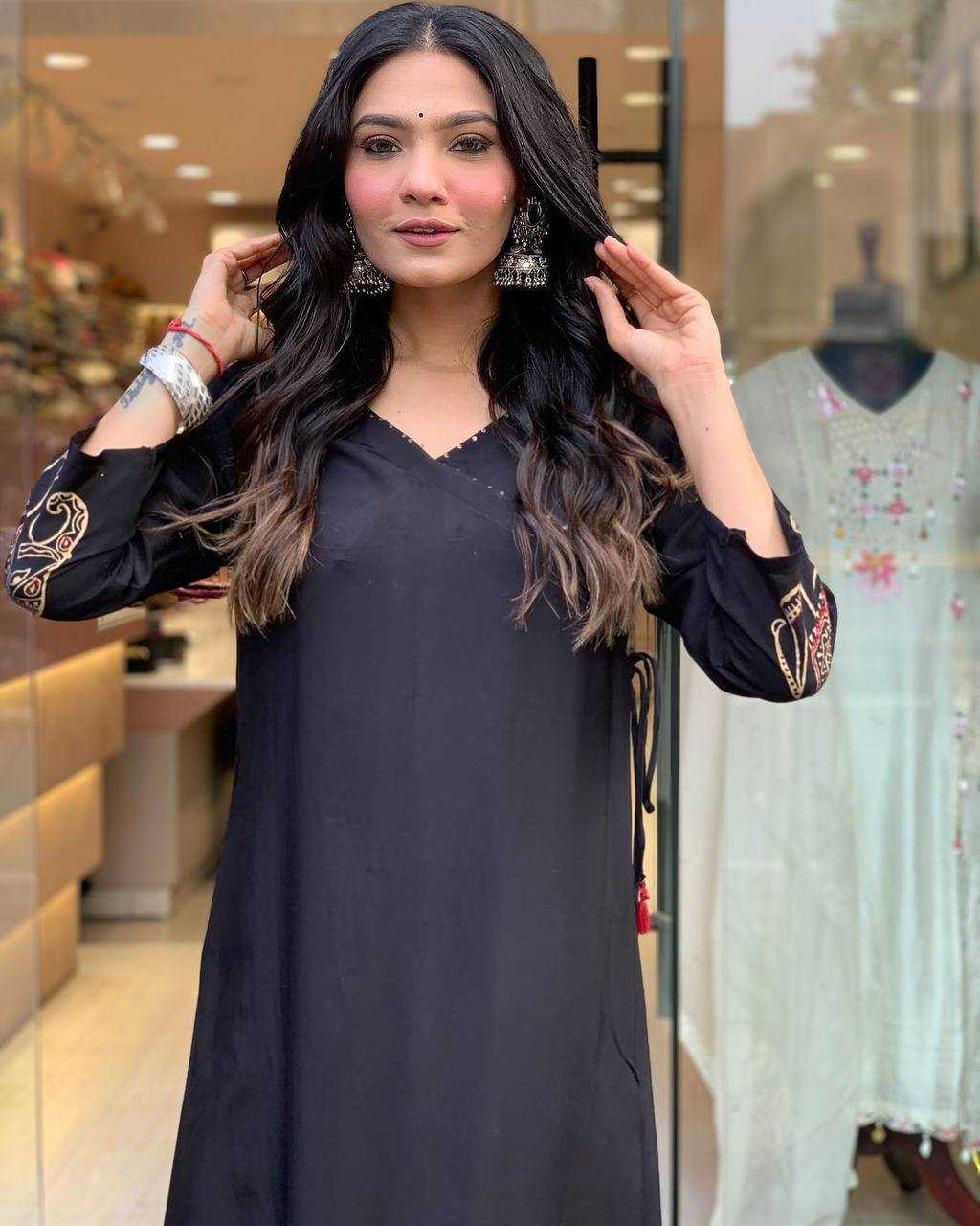 YNF MUSLIN KESH211 LDY115 KURTIS WHOLESALE FESTIVE LONG KURTI WITH BOTTOM BLACK KURTIS MANUFACTURER