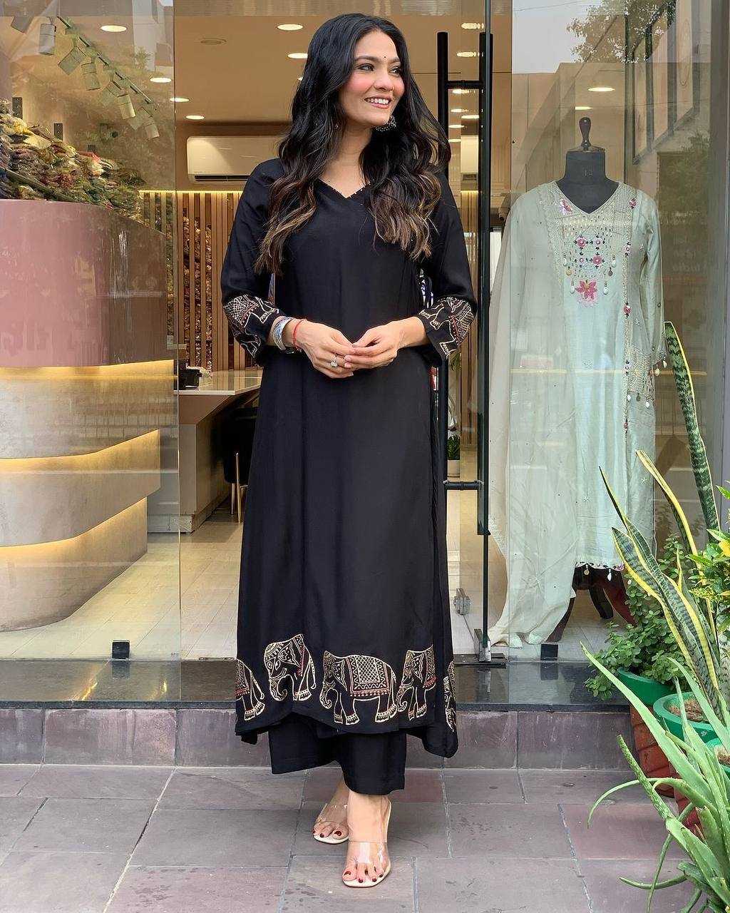 YNF MUSLIN KESH211 LDY115 KURTIS WHOLESALE FESTIVE LONG KURTI WITH BOTTOM BLACK KURTIS MANUFACTURER