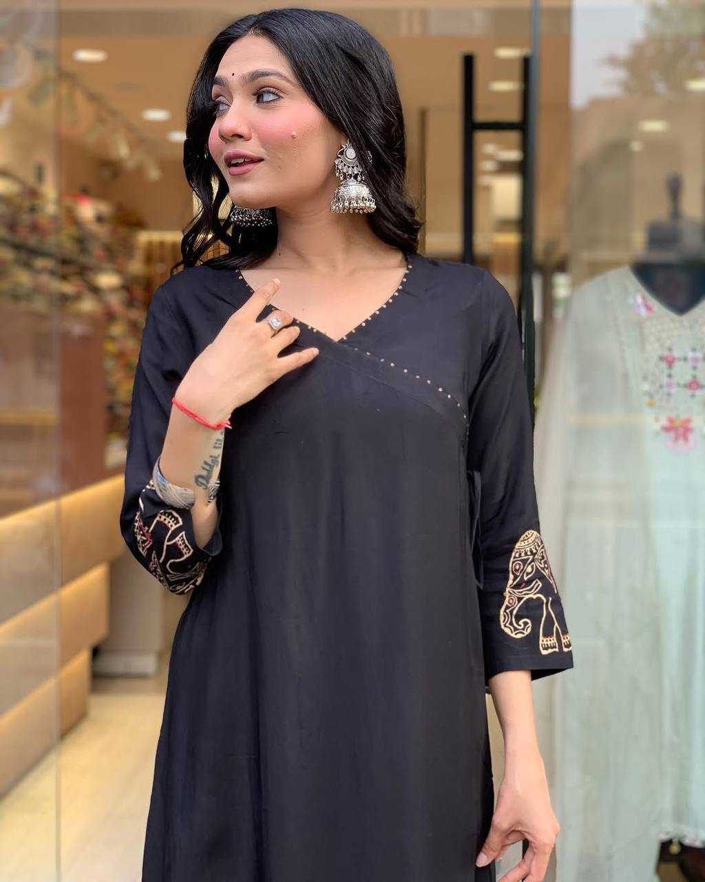 YNF MUSLIN KESH211 LDY115 KURTIS WHOLESALE FESTIVE LONG KURTI WITH BOTTOM BLACK KURTIS MANUFACTURER