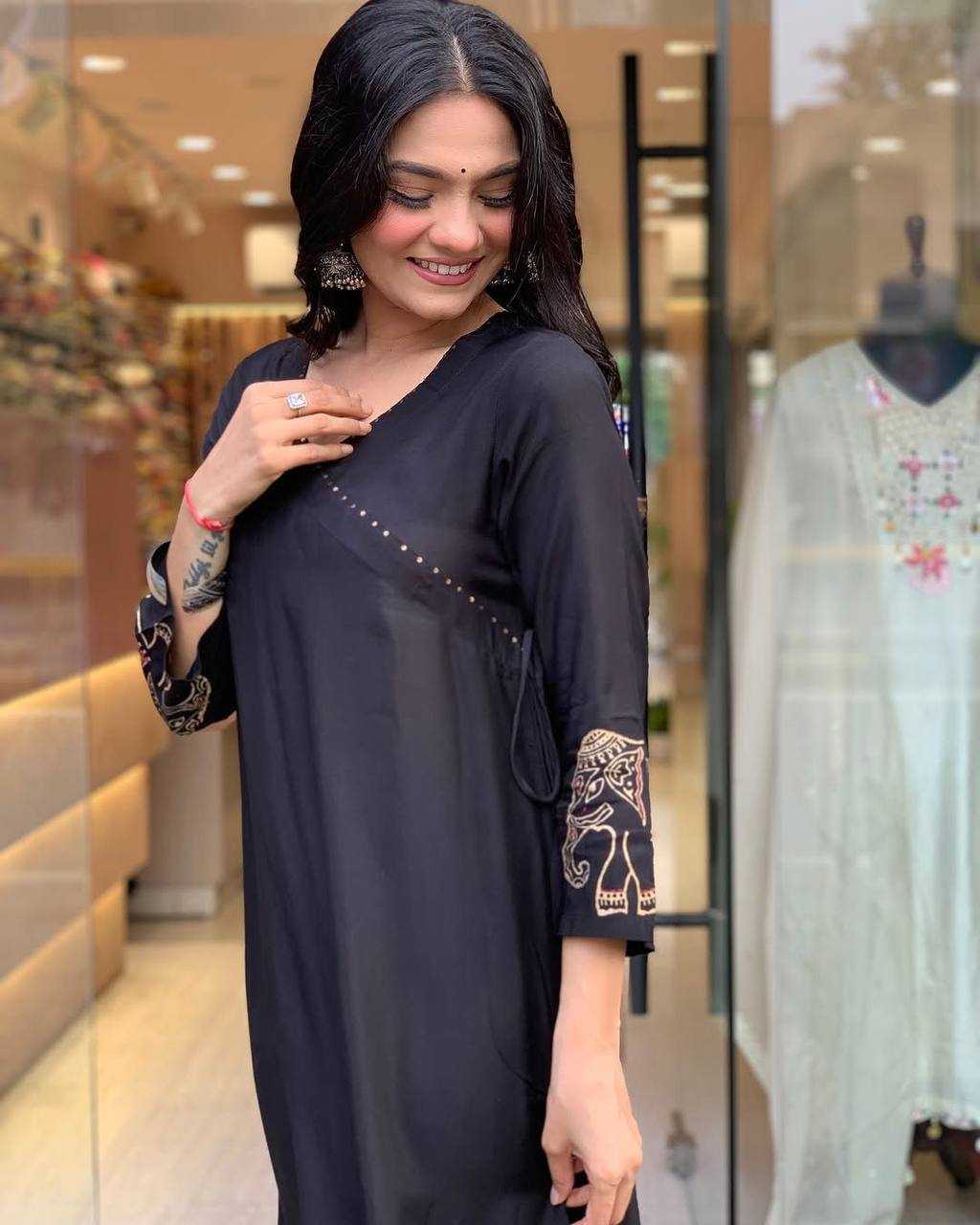 YNF MUSLIN KESH211 LDY115 KURTIS WHOLESALE FESTIVE LONG KURTI WITH BOTTOM BLACK KURTIS MANUFACTURER