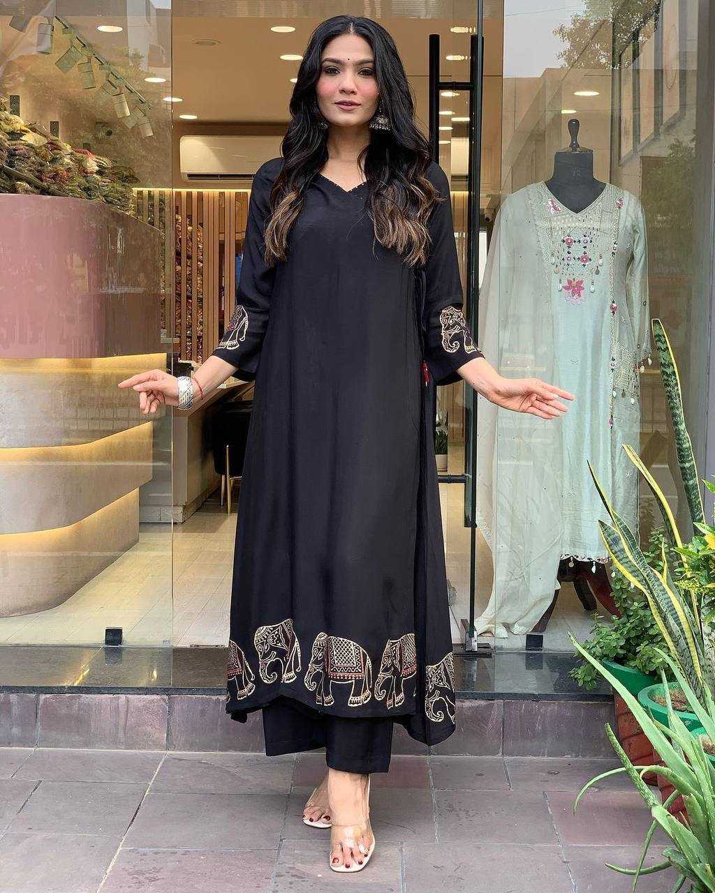 YNF MUSLIN KESH211 LDY115 KURTIS WHOLESALE FESTIVE LONG KURTI WITH BOTTOM BLACK KURTIS MANUFACTURER