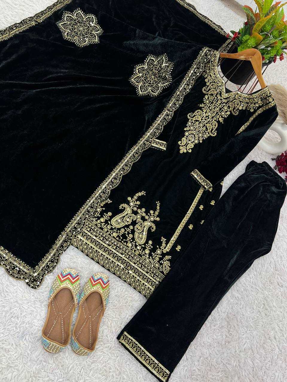 YNF VELVET KESH122 399 SUITS & DRESSES WHOLESALE EMBROPIDERY VELVET PARTY WEAR BLACK SUITS MANUFACTURE