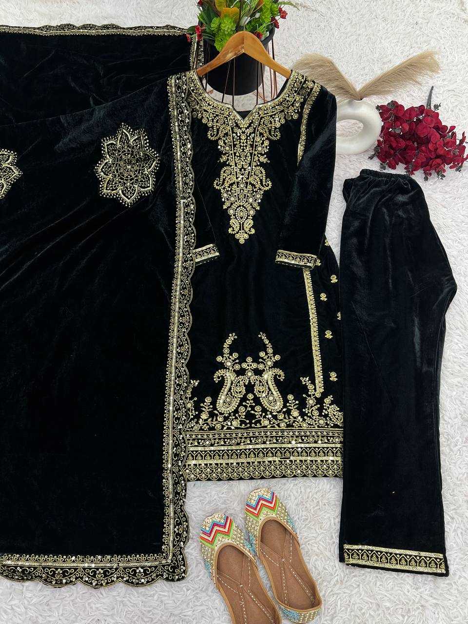 YNF VELVET KESH122 399 SUITS & DRESSES WHOLESALE EMBROPIDERY VELVET PARTY WEAR BLACK SUITS MANUFACTURE