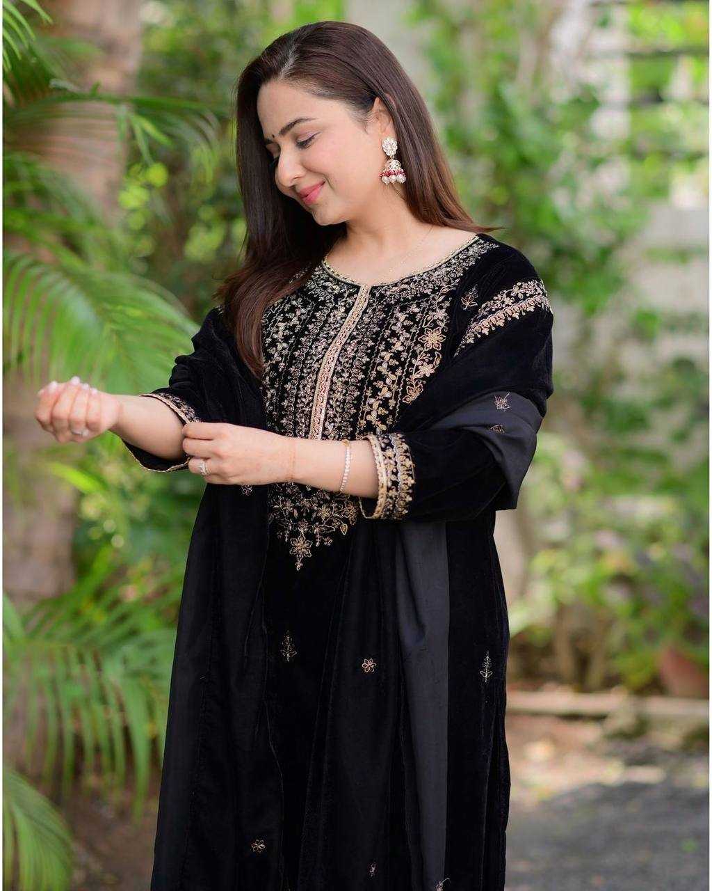 YNF VELVET KESH123 5213 SUITS & DRESSES WHOLESALE EMBROIDEREY PARTY WEAR BLACK SALWAR VELVET SUITS MANUFACTURE