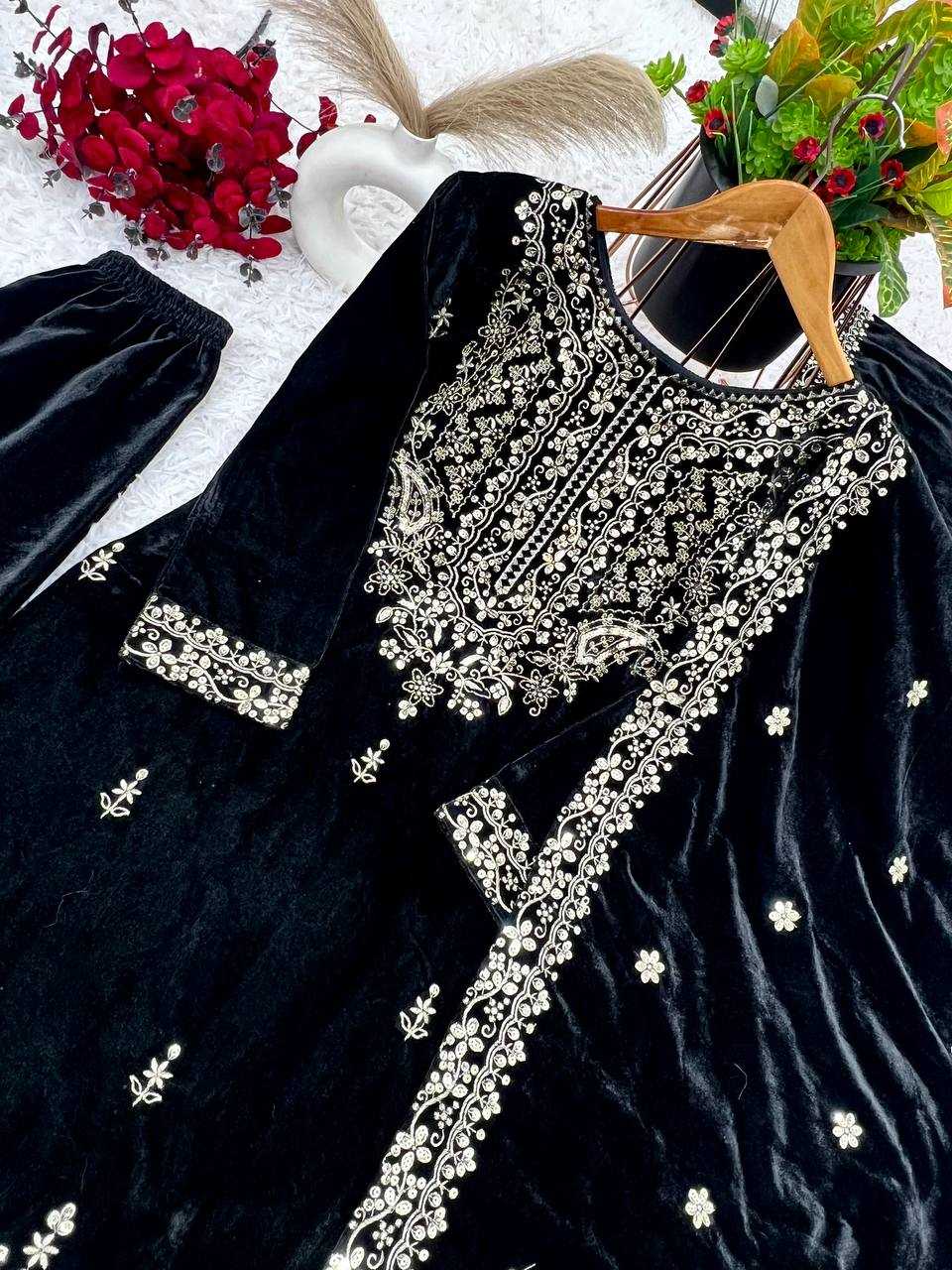 YNF VELVET KESH123 5213 SUITS & DRESSES WHOLESALE EMBROIDEREY PARTY WEAR BLACK SALWAR VELVET SUITS MANUFACTURE