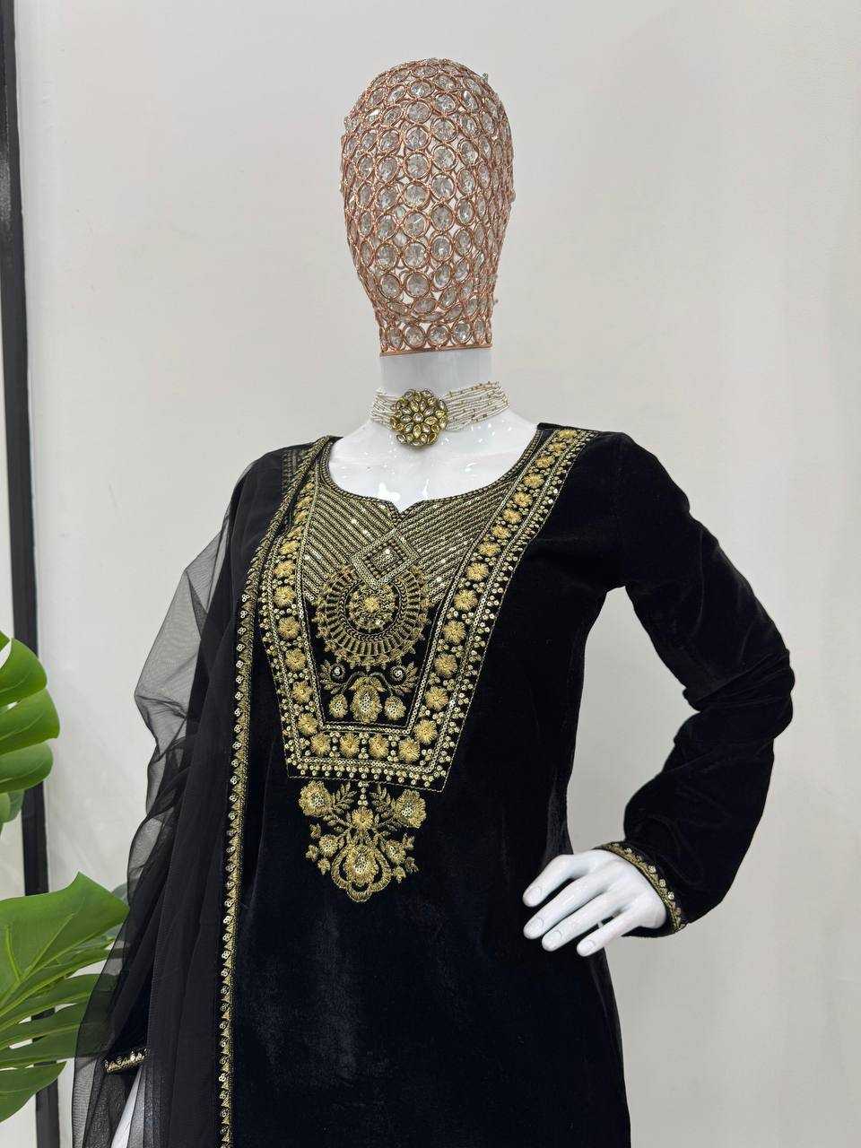 YNF VELVET RIN169 5775 SUITS & DRESSES WHOLESALE EMBROPIDERY VELVET PARTY WEAR BLACK SUITS MANUFACTURE