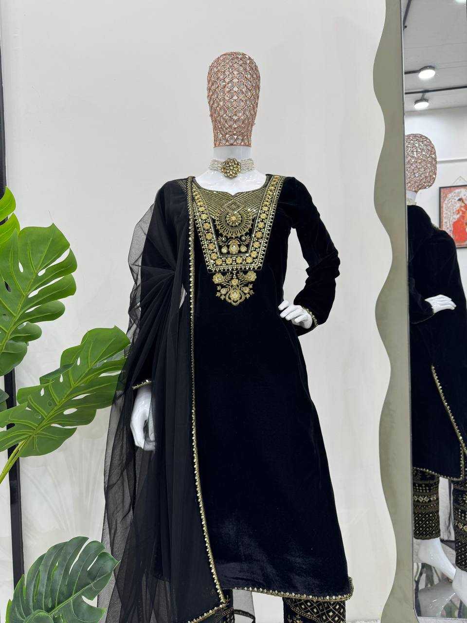 YNF VELVET RIN169 5775 SUITS & DRESSES WHOLESALE EMBROPIDERY VELVET PARTY WEAR BLACK SUITS MANUFACTURE