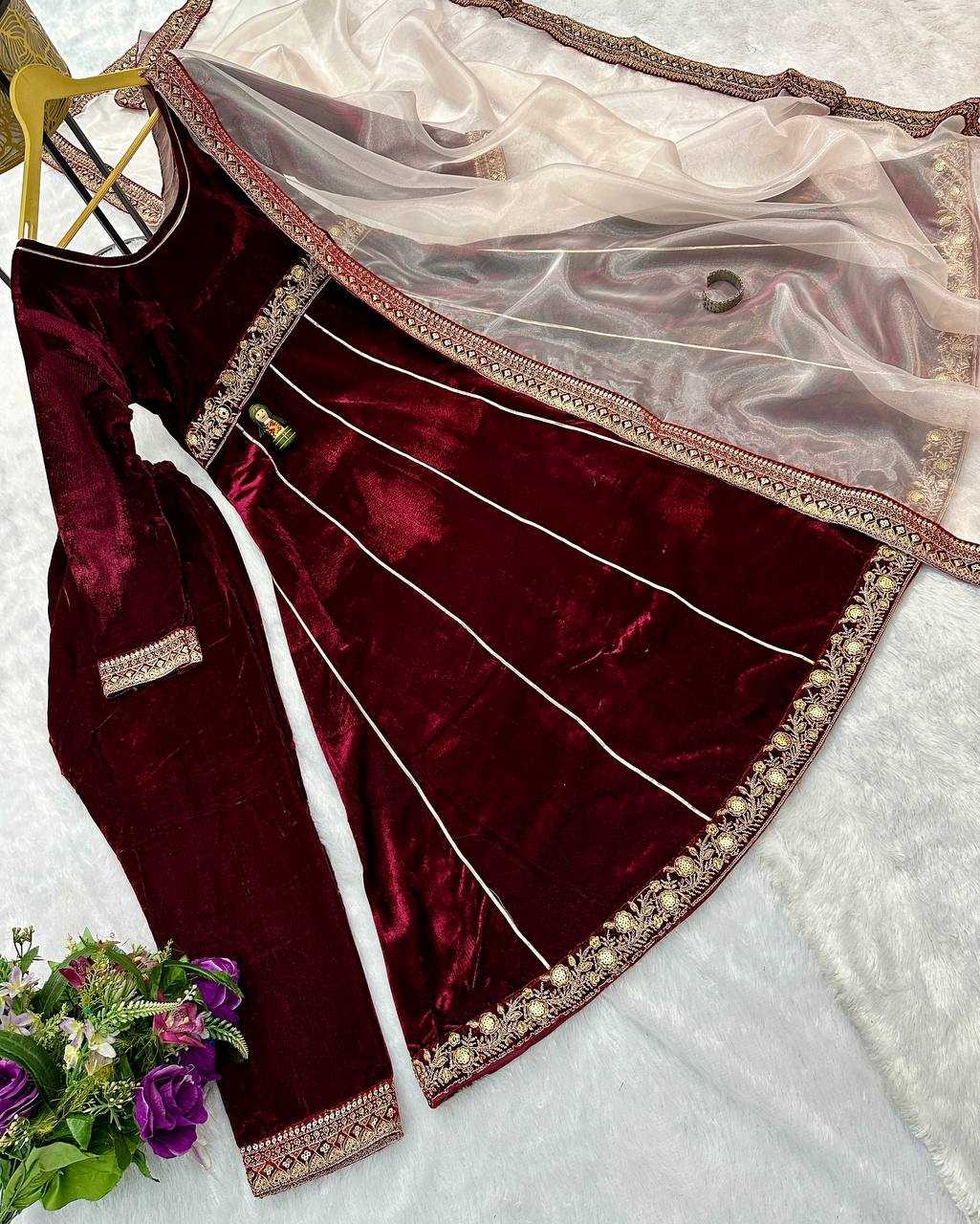 YNF VELVET RIN181 1070 GOWNS WHOLESALE EMBROIDERY ANARAKLLI MAROON VELVET GOWNS MANUFACTURER