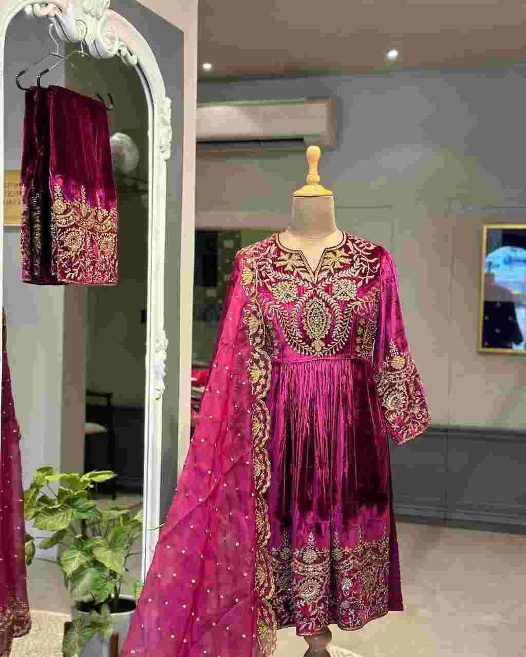 YNF VELVET KESH149 1329 SUITS & DRESSES WHOLESALE VELVET EMBROIDERY GEORGETTE SUITS & DRESSES MANUFACTURER