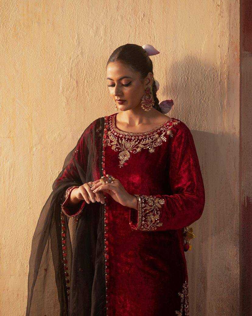 YNF VELVET KESH149 1330 SUITS & DRESSES WHOLESALE VELVET EMBROIDERY GEORGETTE SUITS & DRESSES MANUFACTURER