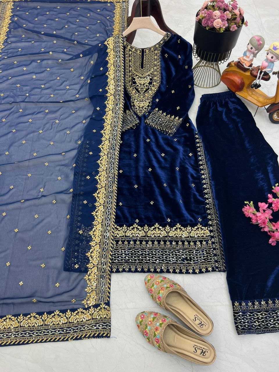 Ynf Velvet KESH158 6002 Gowns Wholesale Embroidery Gowns Velvet Gowns Gown With Dupatta Manufacturer