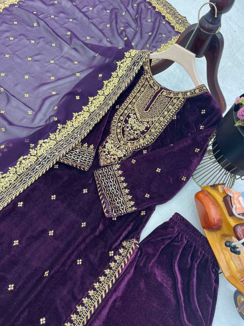 Ynf Velvet KESH158 6002 Gowns Wholesale Embroidery Gowns Velvet Gowns Gown With Dupatta Manufacturer