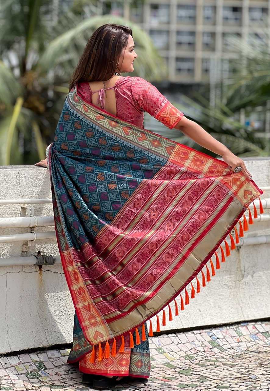 Ynf Patola Silk RIN116 PATOLA Silk Sarees Wholesale Brocade Sarees Patola Sarees Zari Border Silk Sarees Manufacturer