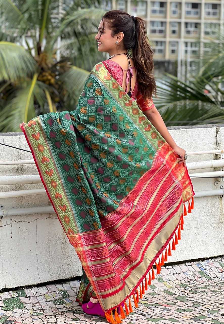 Ynf Patola Silk RIN116 PATOLA Silk Sarees Wholesale Brocade Sarees Patola Sarees Zari Border Silk Sarees Manufacturer