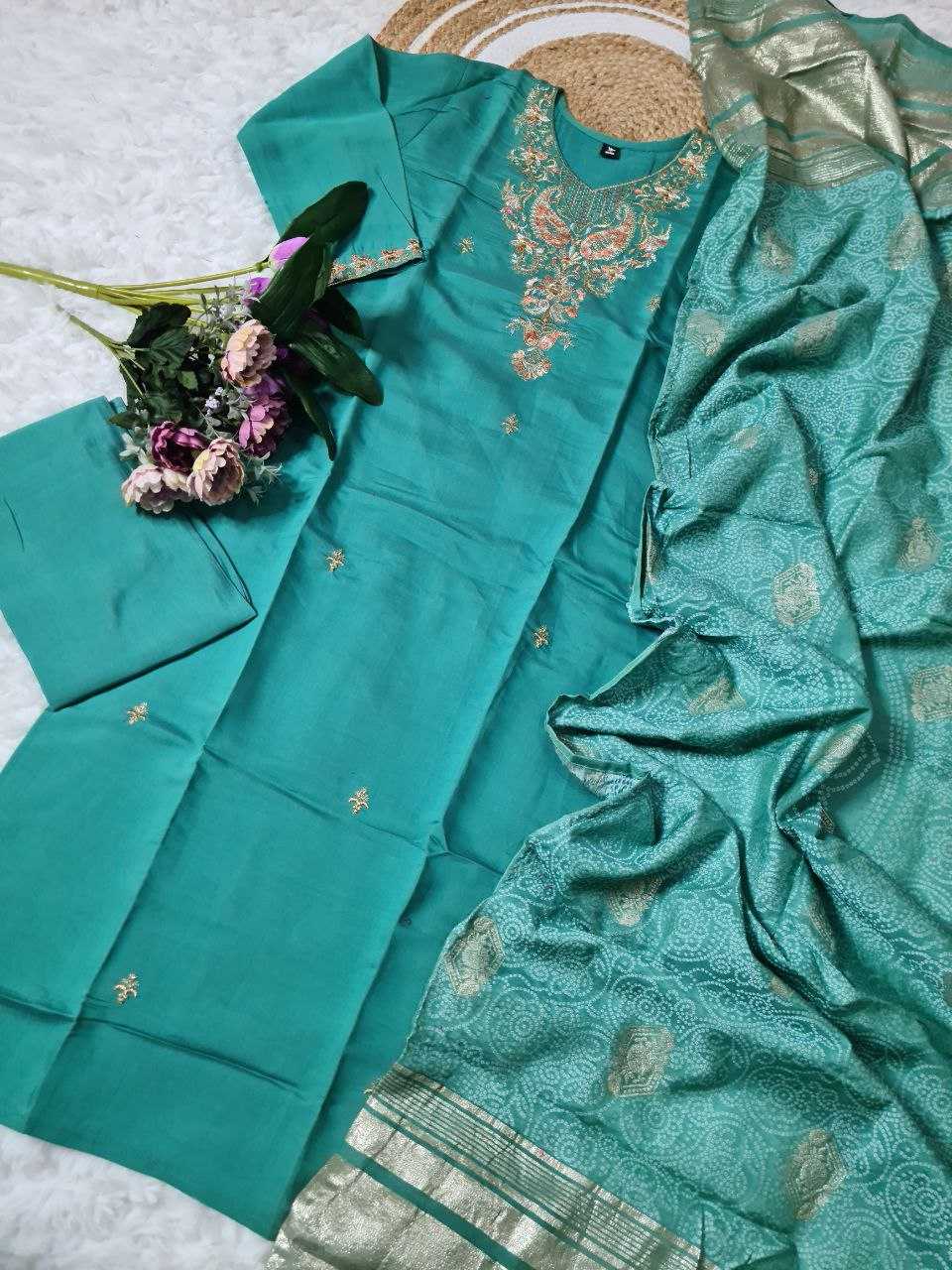 Ynf Viscose KESH529 MOLLY Kurti Wholesale Casual Kurtis Festive Kurtis Long Kurtis Party Wear Kurtis Embroidered Kurtis Manufacturer