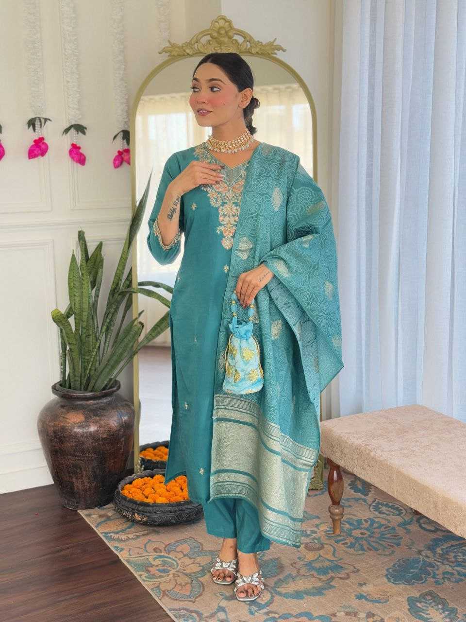 Ynf Viscose KESH529 MOLLY Kurti Wholesale Casual Kurtis Festive Kurtis Long Kurtis Party Wear Kurtis Embroidered Kurtis Manufacturer