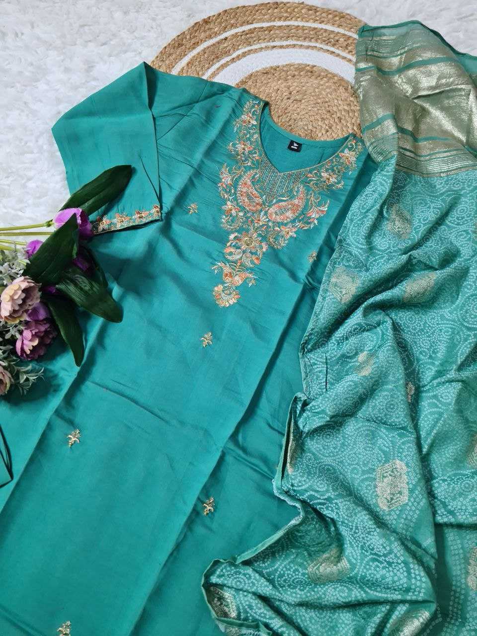 Ynf Viscose KESH529 MOLLY Kurti Wholesale Casual Kurtis Festive Kurtis Long Kurtis Party Wear Kurtis Embroidered Kurtis Manufacturer